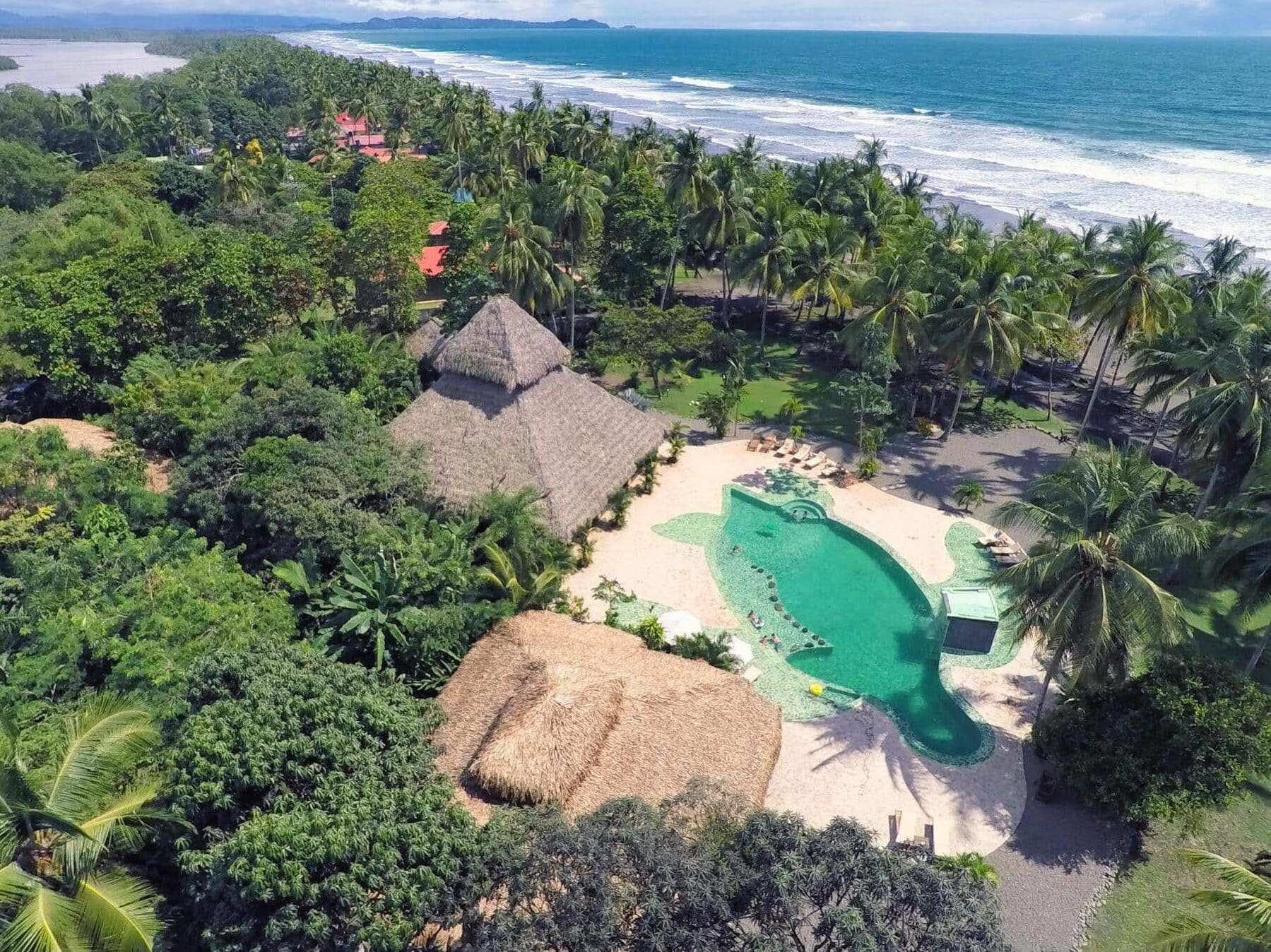 clandestino beach resort