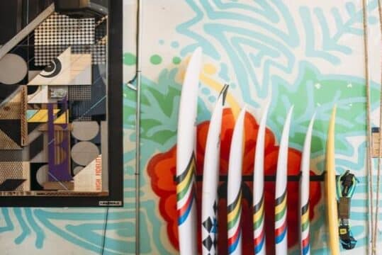 Selina Jacó y Escuela de Surfeo