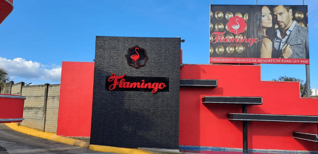 Flamingo Love Hotel de Paso